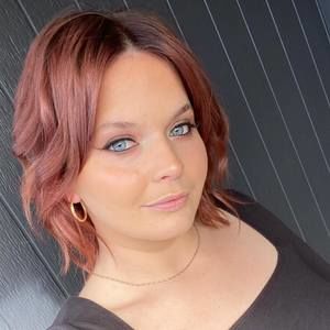 Meet your Posher, Chloe